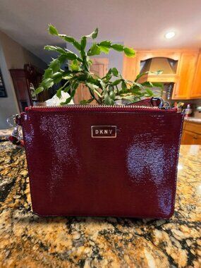 *NEW* DKNY Wristlet